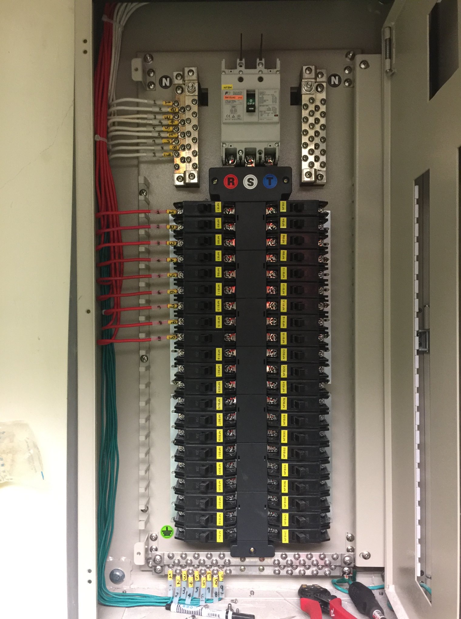 電路迴路配置與配管整理